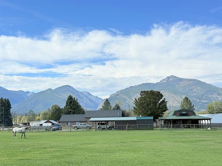 44 Bell Ln photo 4