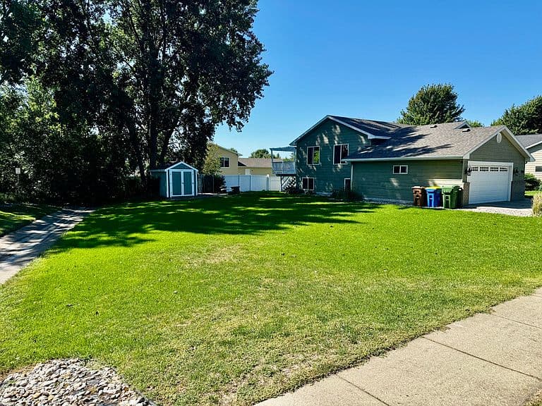 1104 Yorktown Dr photo 3