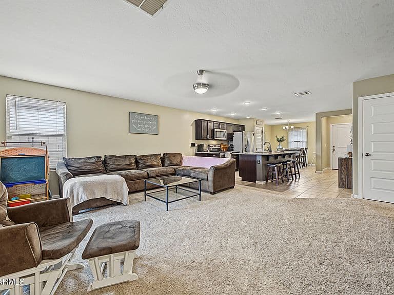 732 W JARDIN Drive photo 4