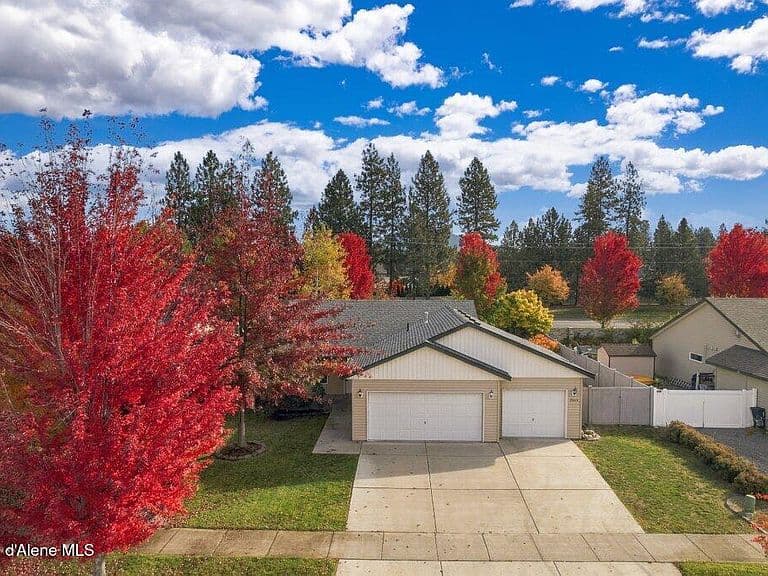 7048 N Epervier Ln photo 1