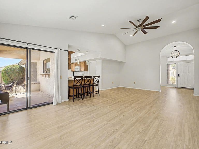 17211 N DESERT GLEN Drive photo 4