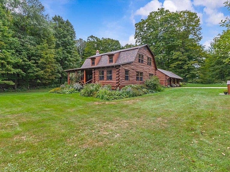 485 Barry Road photo 5