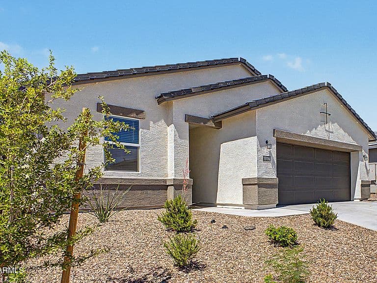1816 W SOMBRA Avenue photo 2