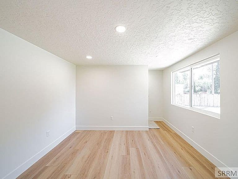 716 E 1550 N photo 3