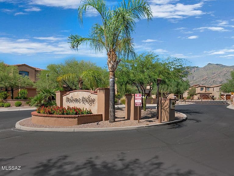 5801 N Paloma Ridge Ln photo 4