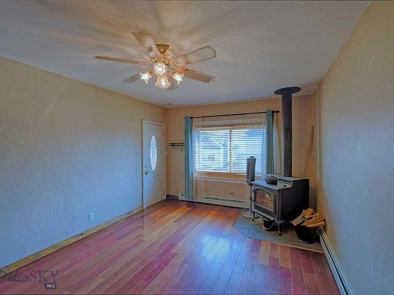 935 Hornet St photo 3