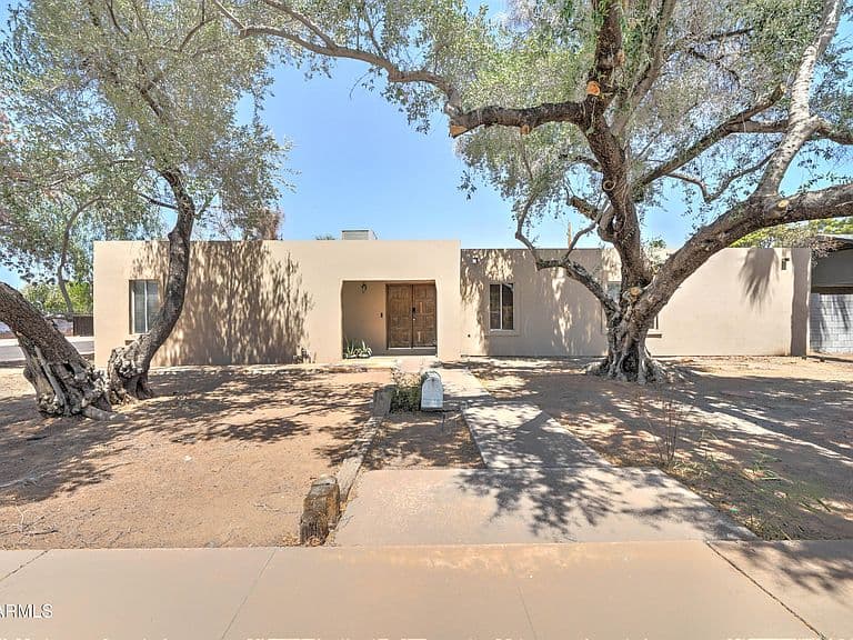 498 W GAIL Drive photo 1