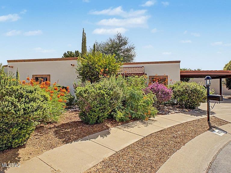 810 N Placita La Canoa photo 3