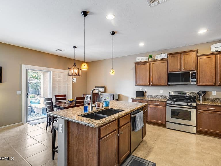 12163 W Locust Ln photo 4