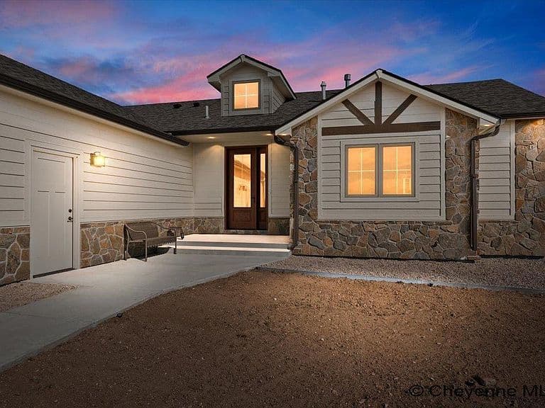 2172 Roan Trl photo 2