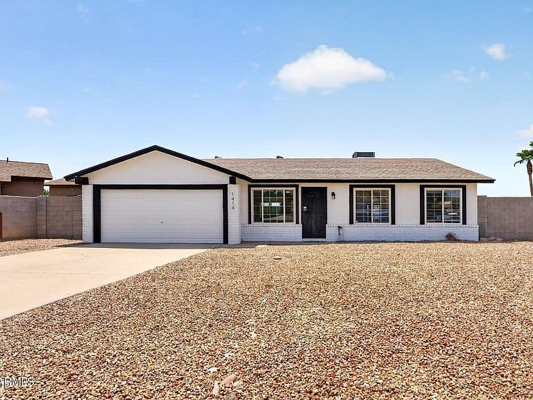 1414 N ROWEN Circle photo 2