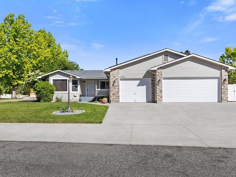 1720 N Aronmink Way photo 3