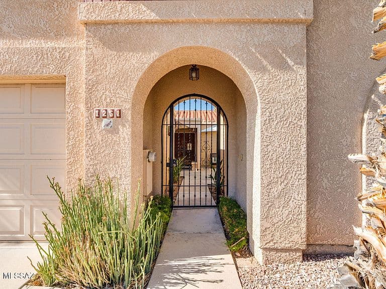 7251 E Rosslare Dr photo 2