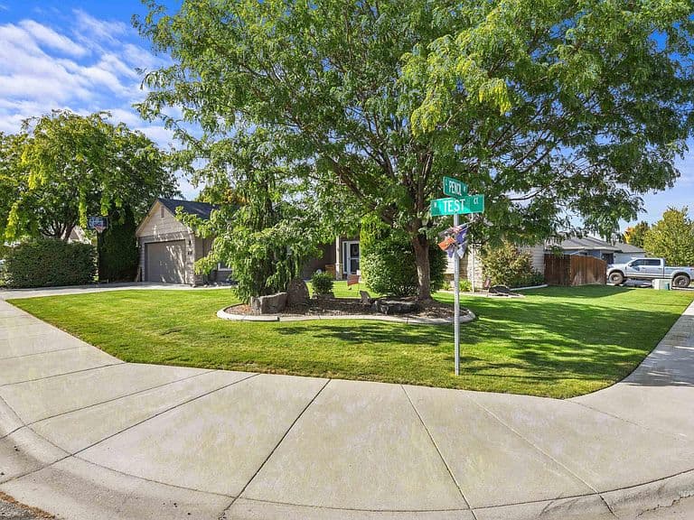 638 W Test Ct photo 4