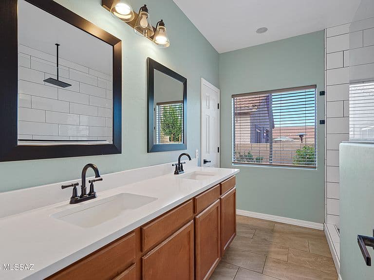 5582 W Sunset Vista Pl photo 3