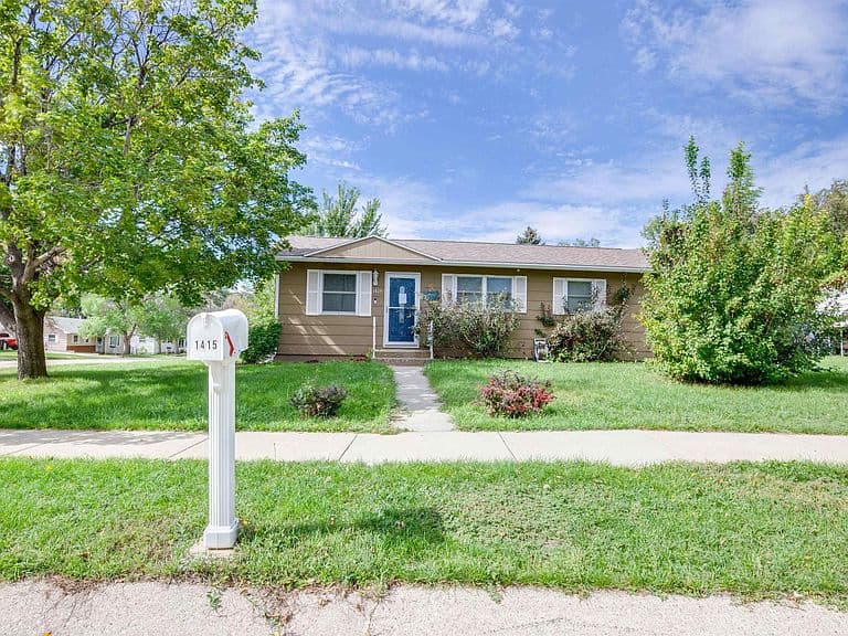 1415 Minuteman Dr photo 1