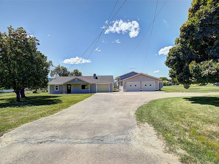 586 Willow Glen Dr photo 3