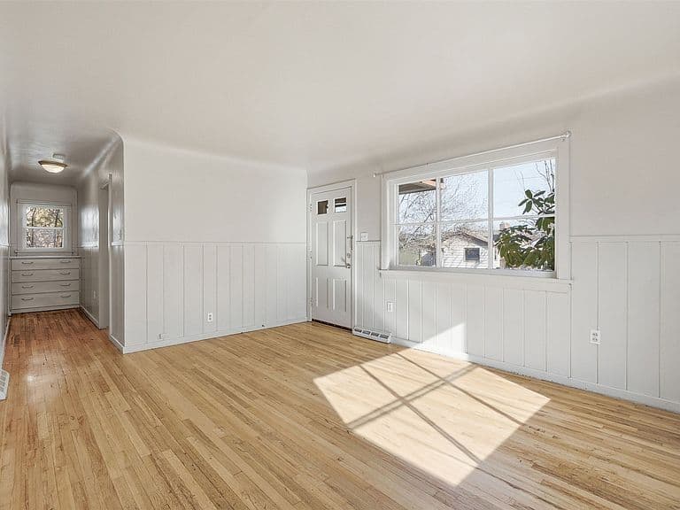 101 Mary Ave photo 5
