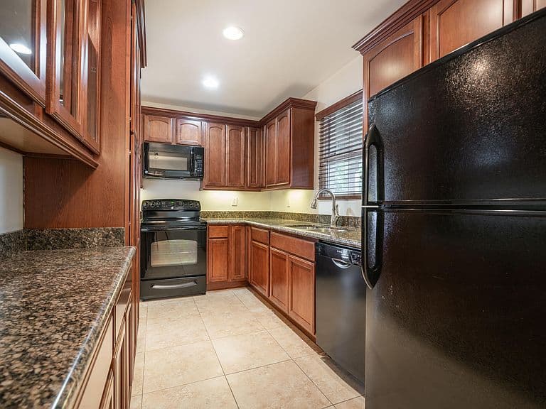 1728 W AVALON Drive photo 3