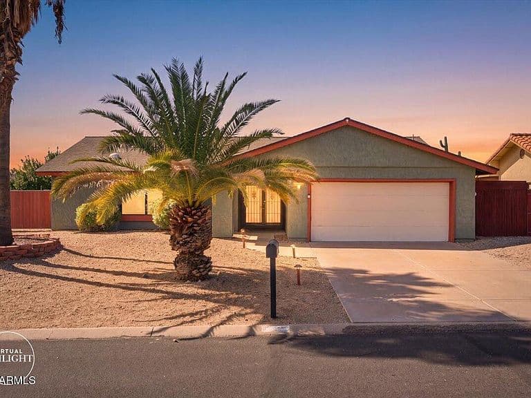 15240 N DEL RAY Drive photo 2