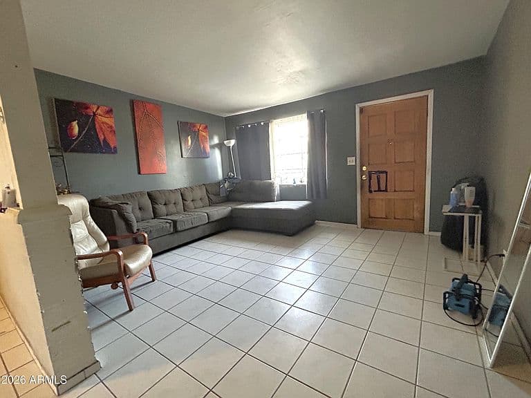 2312 E NANCY Lane photo 2