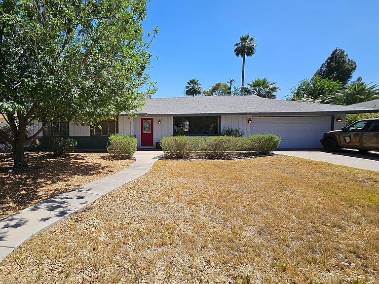 317 E GRISWOLD Road photo 2