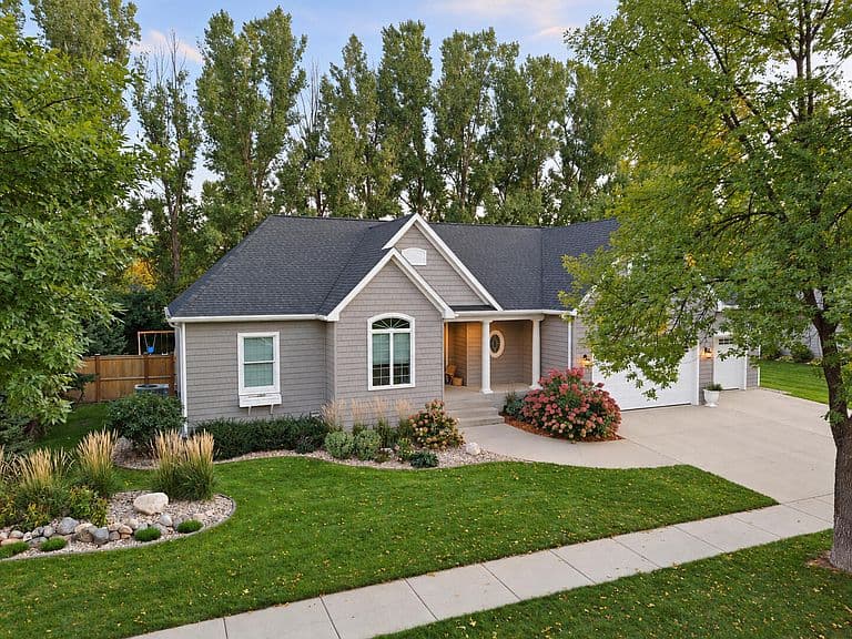 1734 Maplewood Ln photo 1