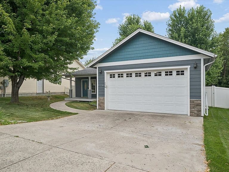114 Sinopah St photo 3