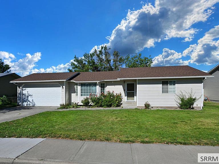 310 Tie Breaker Dr photo 1