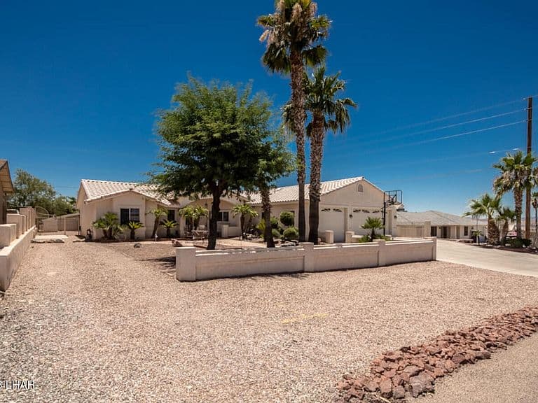 1720 Topaz Dr photo 1