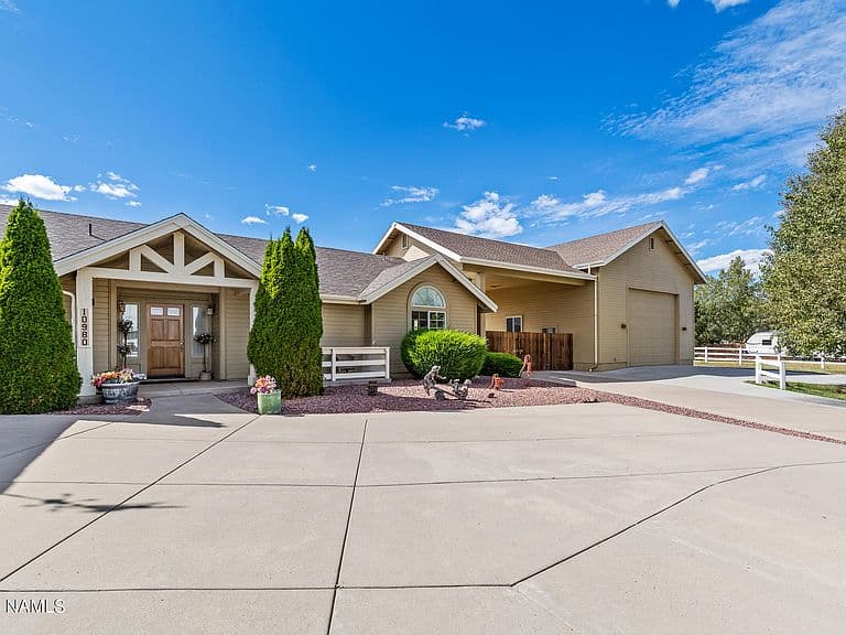 10980 Margaret Way photo 3