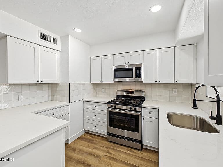 2051 W RANCHO Drive photo 5