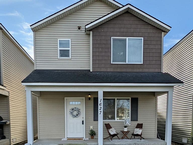 1627 E Zoey Ln photo 1
