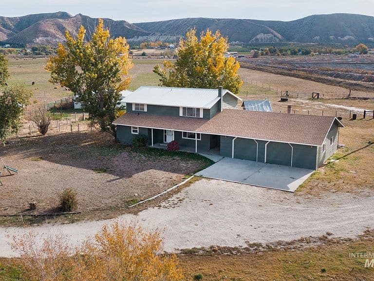 1823 W Sales Yard Rd photo 1