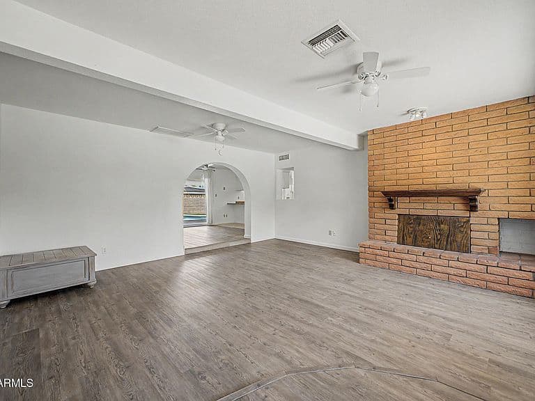 622 E GRACE Drive photo 3