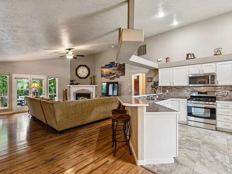 232 N Taurus Way photo 5