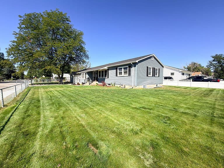 2403 Wyoming Ave photo 2