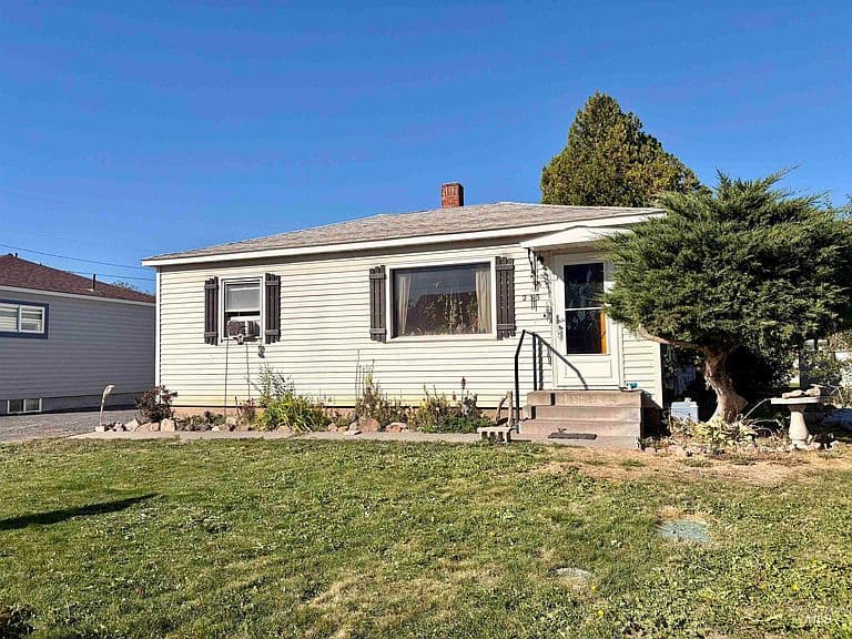 253 Blue Lakes Blvd photo 1
