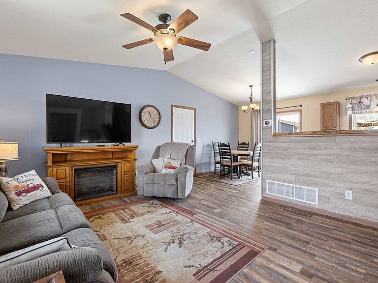 104 Maxwell Dr photo 2