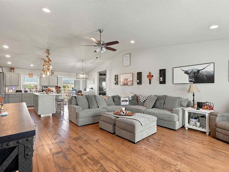 21480 Megan Dr photo 2