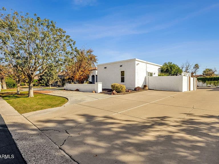 89 N RIATA Street photo 3