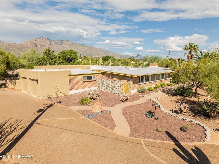 6010 N Canyon Dr photo 2
