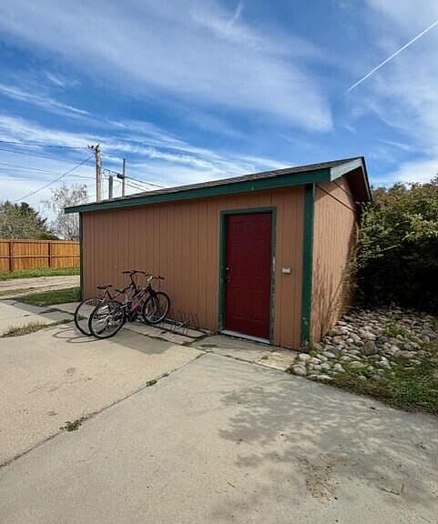 1073 Florence Ave photo 3