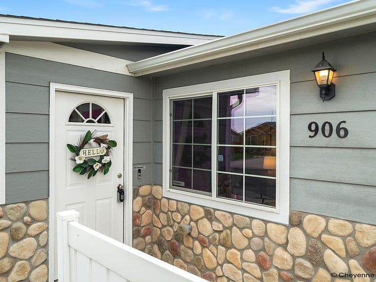 906 Sonata Ln photo 2