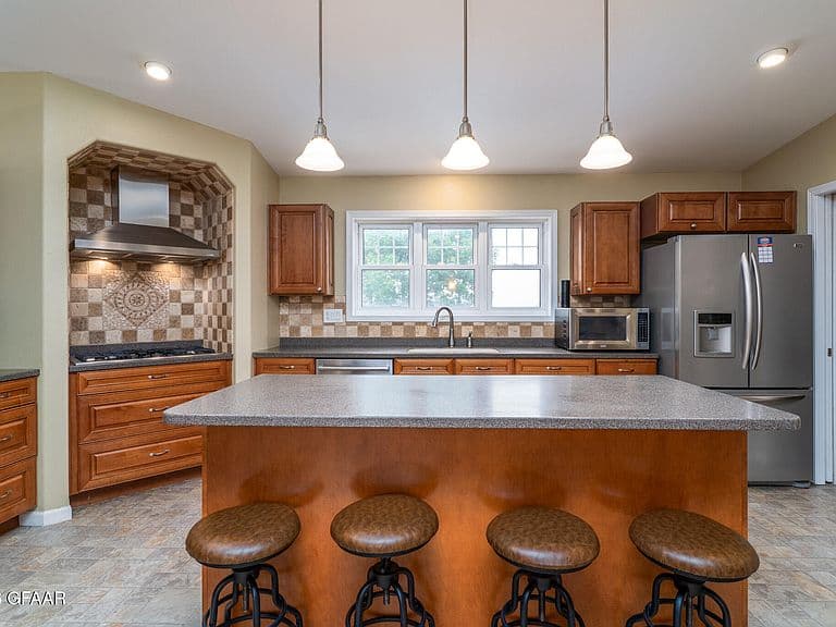529 Cedar Ln photo 4