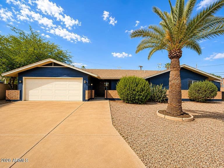 322 E MARKLEY Drive photo 1