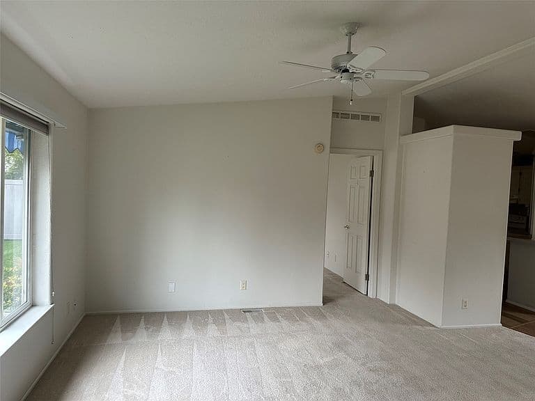2454 McIntosh Loop photo 4