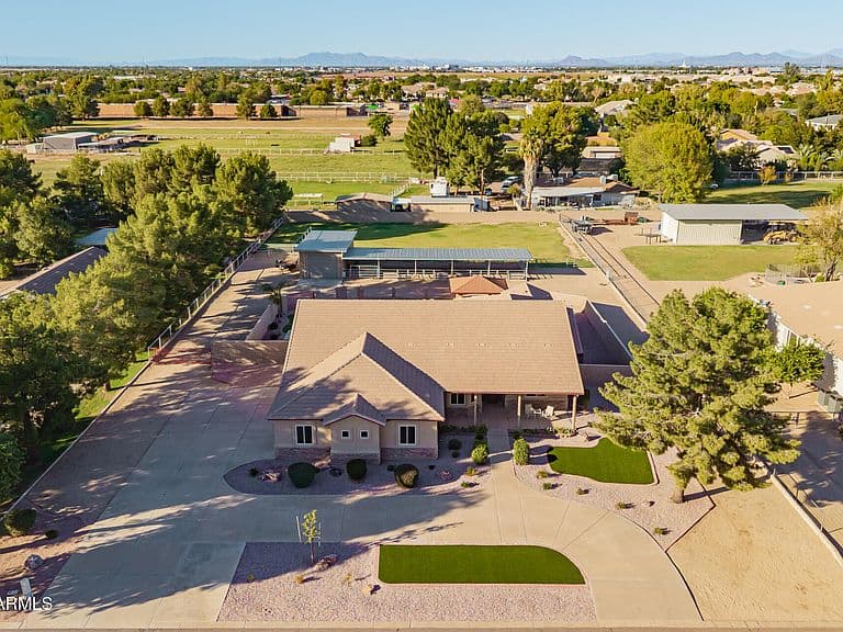 1744 E COUNTRY Lane photo 1