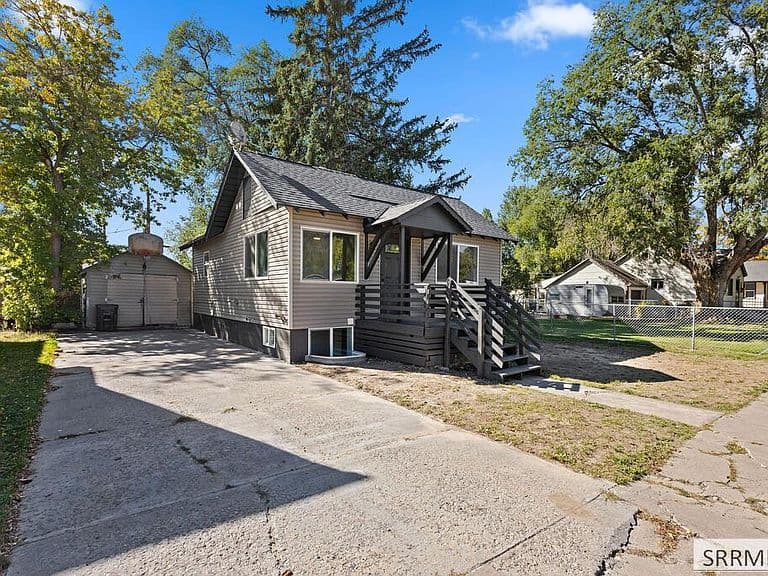 194 Whittier St photo 1