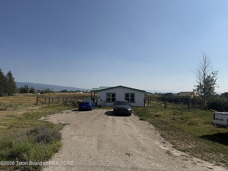 640 E Howard Ave photo 5